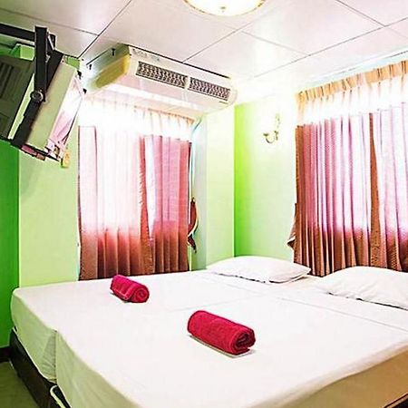 Four Sons Inn Bangkok Extérieur photo